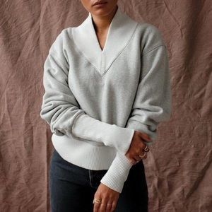 AGOLDE Klara Extended V Neck Sweater in Heather Grey